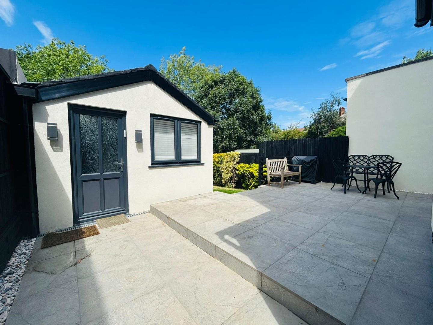 Stoneyfields Lane, Edgware, HA8, Edgware